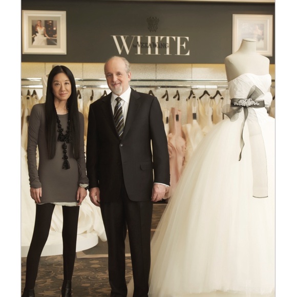 Vera Wang -“ The White Collection” Wedding gown 🔥 - Picture 15 of 16
